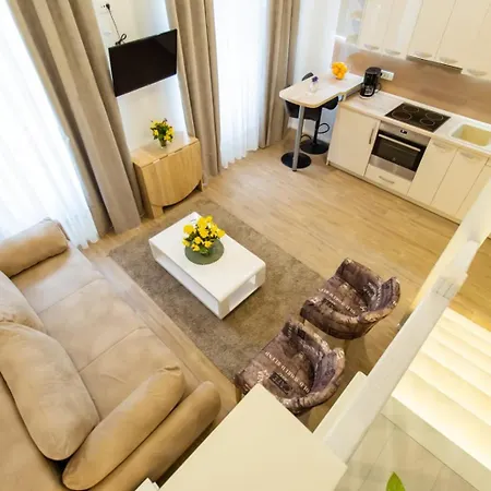 Bonne Chance Apartment, Center, Location *